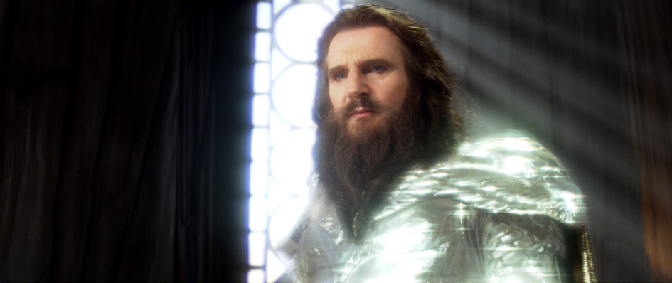 Liam Neeson Modisch nicht ganz auf der Höhe: Liam Neeson als Zeus